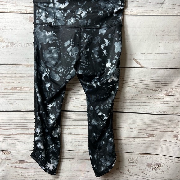Lululemon Sunshine Salutation Crop (Full-On Luxtreme)
Dusk Dye White Black Sz 6 - Picture 6 of 10